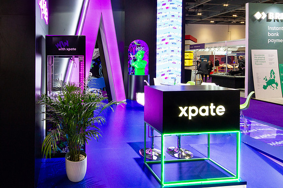 EXPO002-016